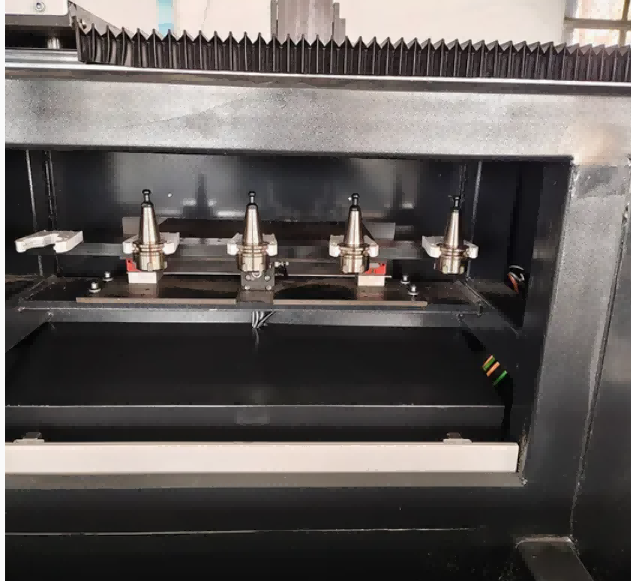 4M CNC обработващ център за алуминиеви профили
