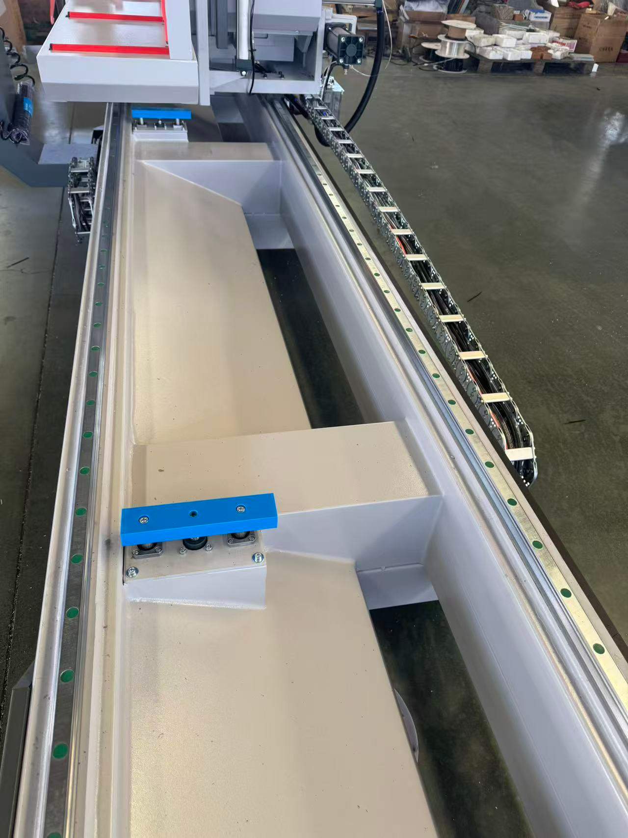 550 CNC високоточен вътрешен въртящ се трион (45°/90°)