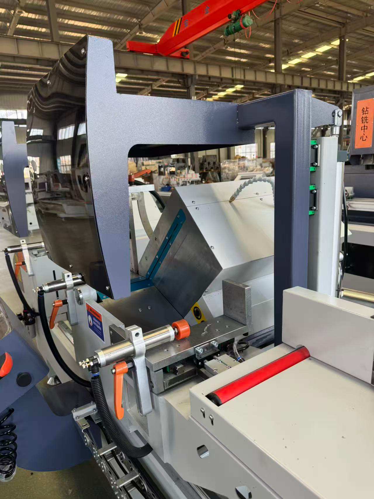 550 CNC въртящ се навън кръгъл трион за голям обем производство, 45°/90°