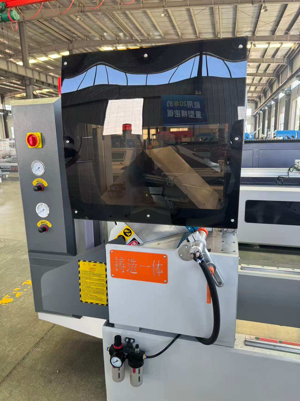 550 CNC въртящ се навън трион за прецизно рязане, 45°/90°