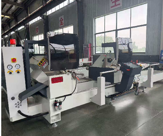 Двуглав режещ трион с CNC с висока точност за рязане на 45° и 90°